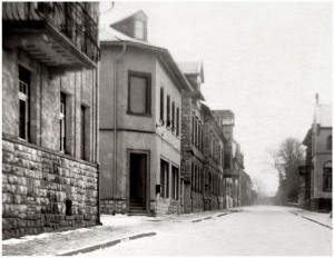 Die Weinhandlung Neumann nach dem Verkauf 1938. Die Schilder sind bereits abmontiert. Quelle: Archiv Weiland