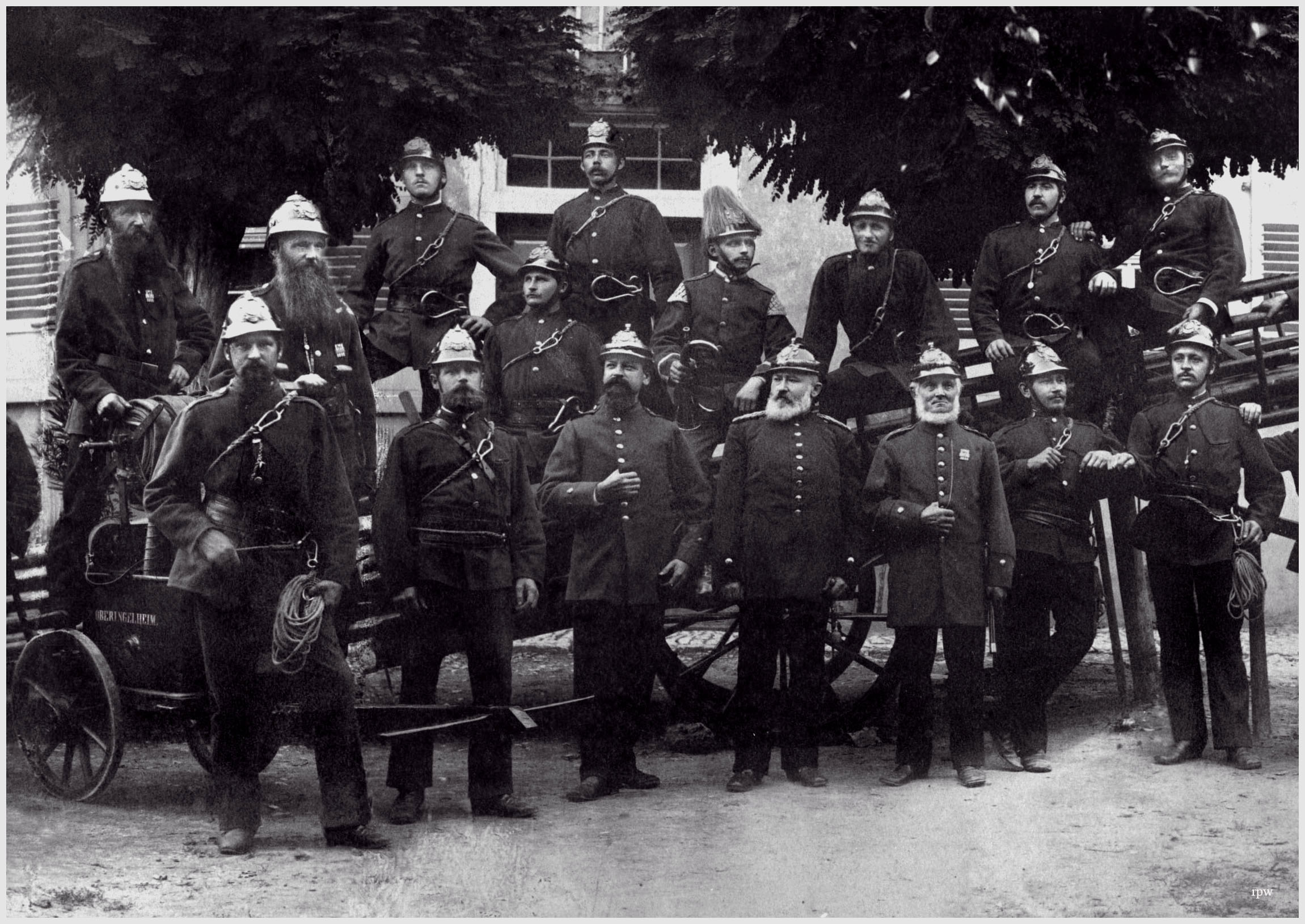 1. Reihe v.l.n.r. Krämer Wilhelm, Wolf Johann, Winternheimer Guirid, Kippenberger Georg (Adjutant), Mayer Ferdinand (Branddirektor), Mangold Herbert (Oberbrandmeister), Flohr, r.p.weiland