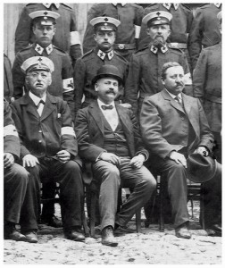Dr. Levy, Vater von Julius Levy mit Melone, rechts daneben Bürgermeister Bauer Quelle: Fotoarchiv Weiland